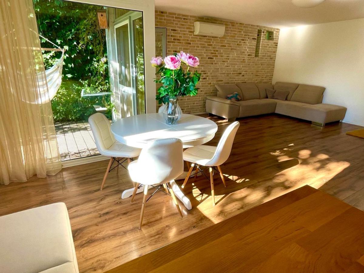 70M2 Romantic Living In The Old Town With Garden Bratislava Ngoại thất bức ảnh