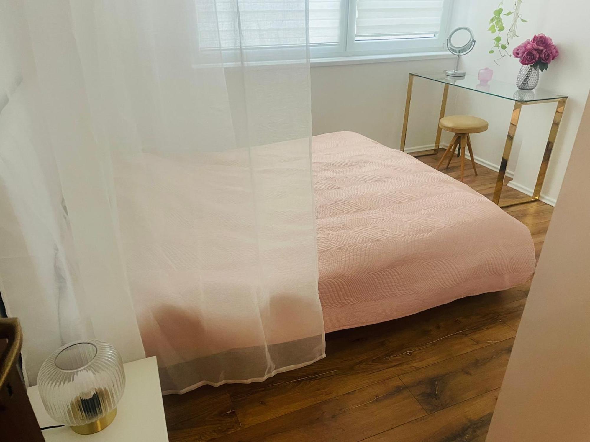 70M2 Romantic Living In The Old Town With Garden Bratislava Ngoại thất bức ảnh