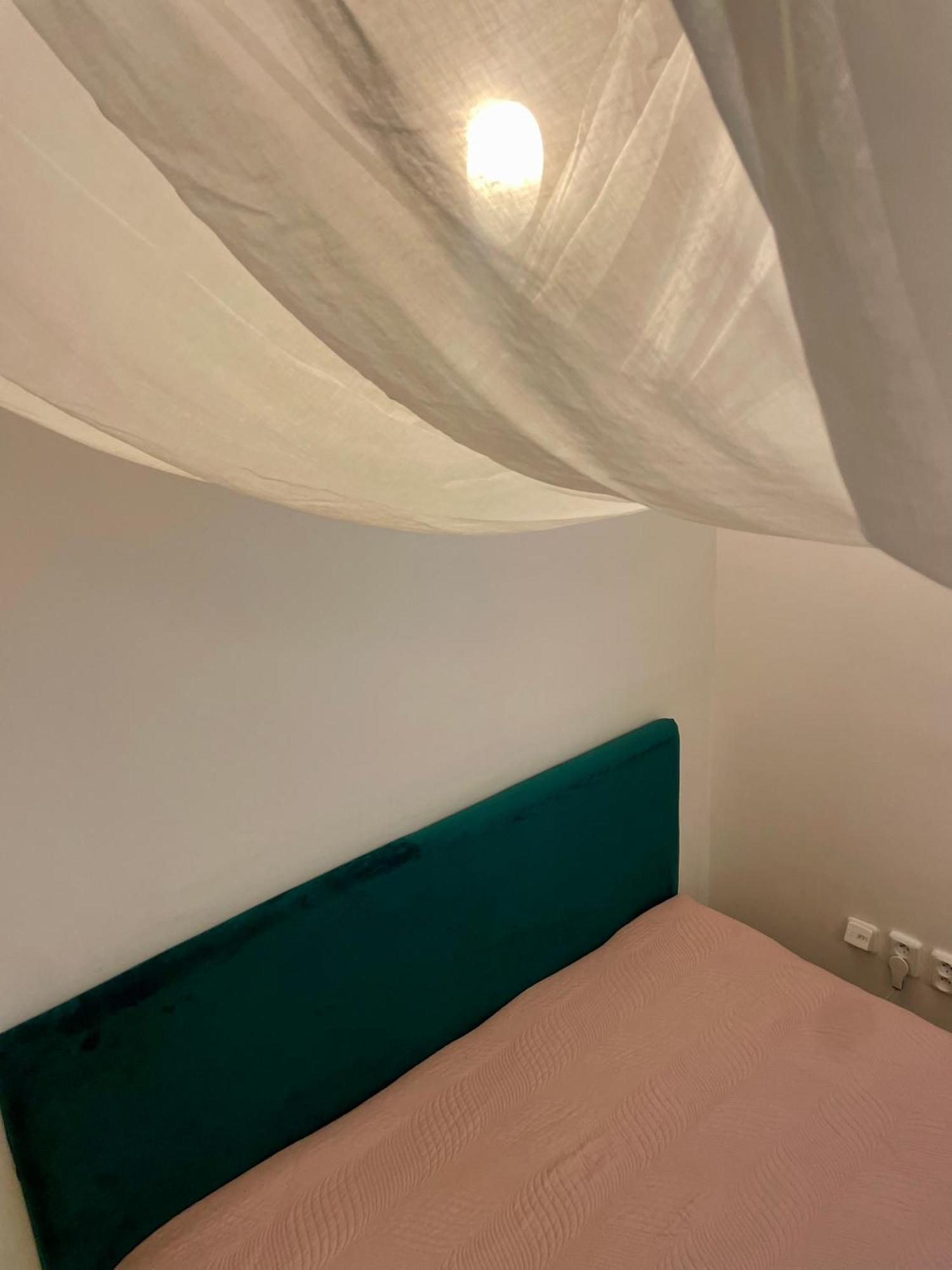70M2 Romantic Living In The Old Town With Garden Bratislava Ngoại thất bức ảnh