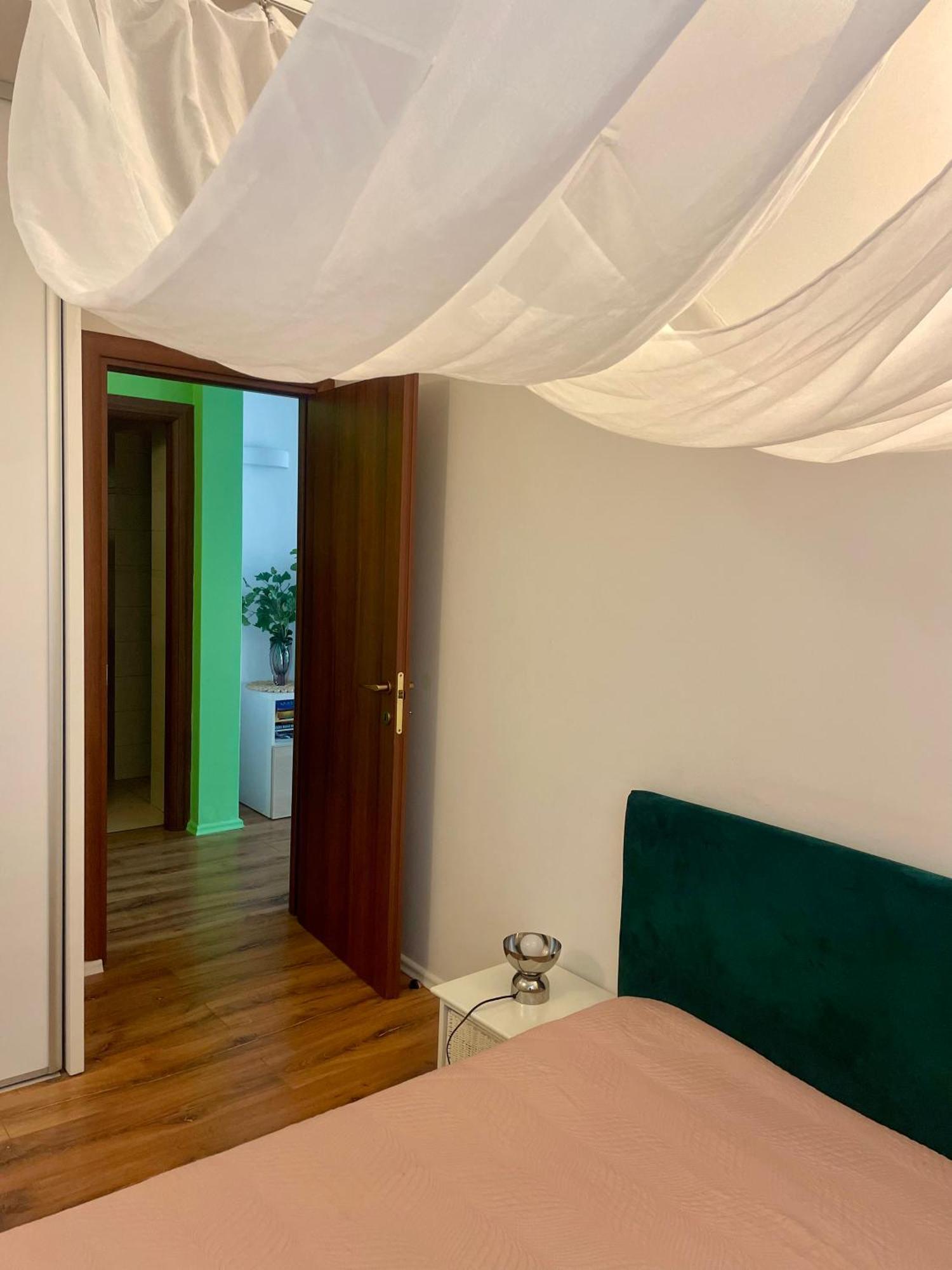 70M2 Romantic Living In The Old Town With Garden Bratislava Ngoại thất bức ảnh